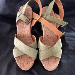 Kork-Ease chunky high heels, sandals, light green size 9